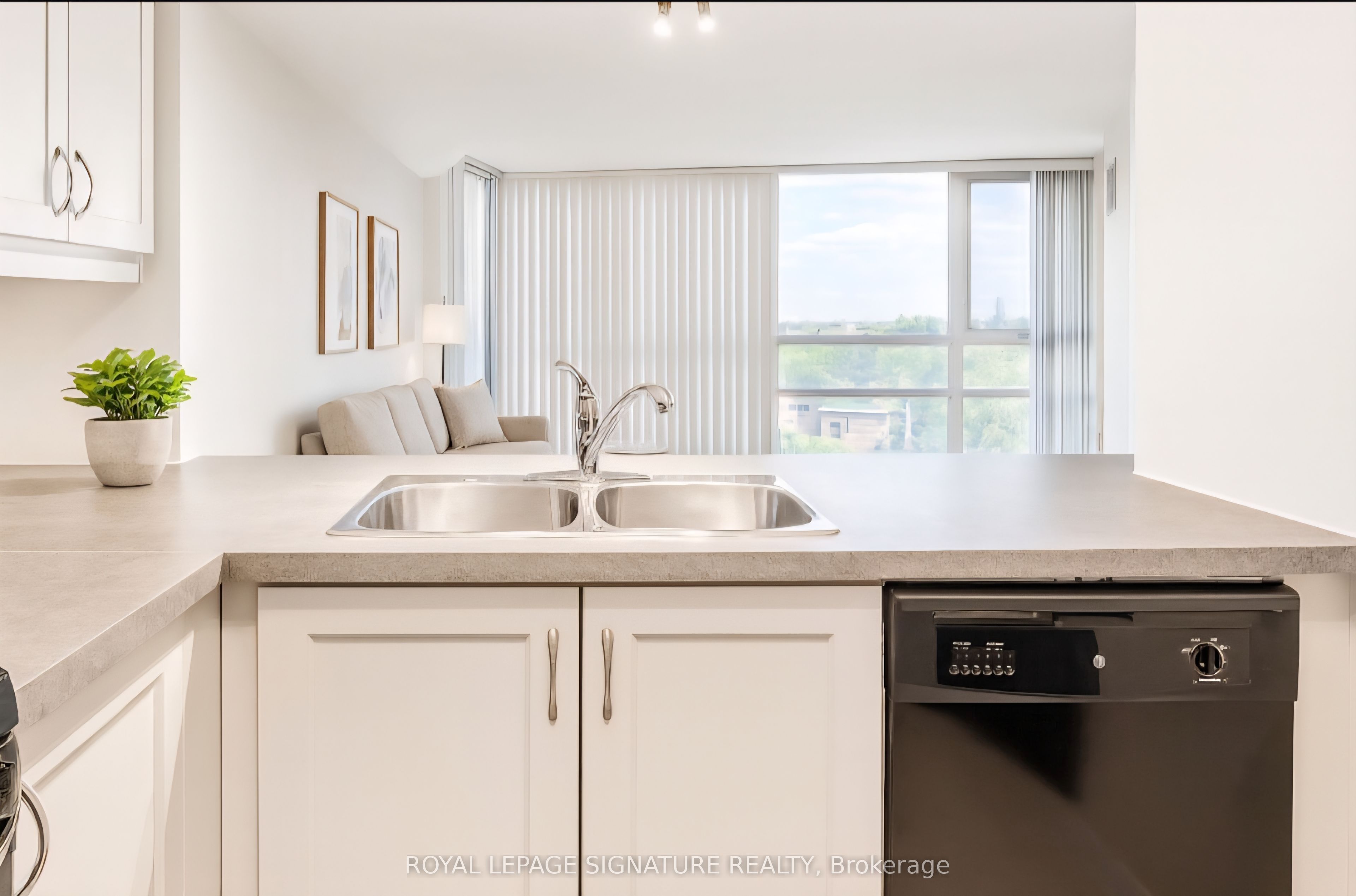 50 Eglinton Avenue W 1010