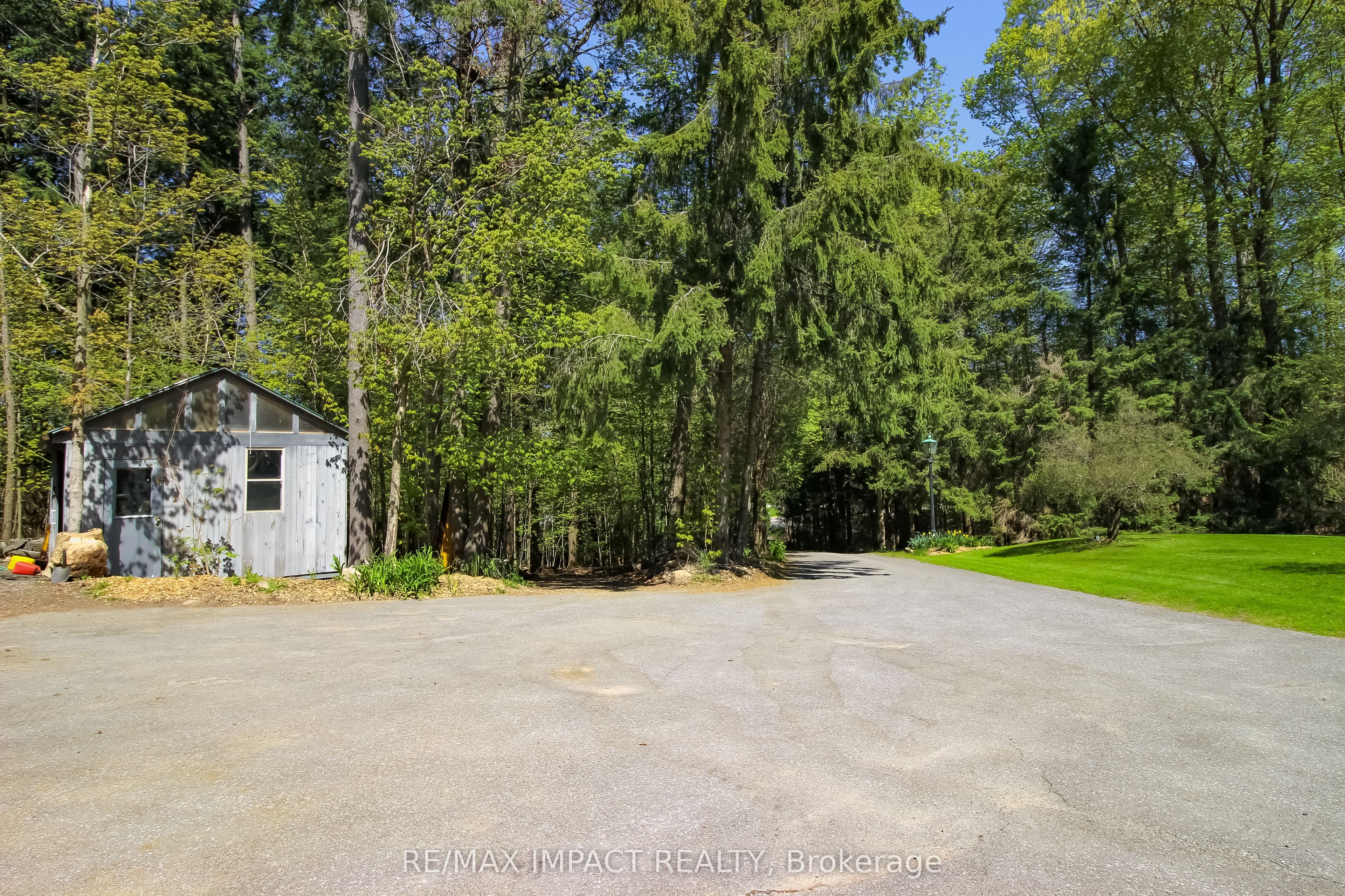 215 Raglan Road W