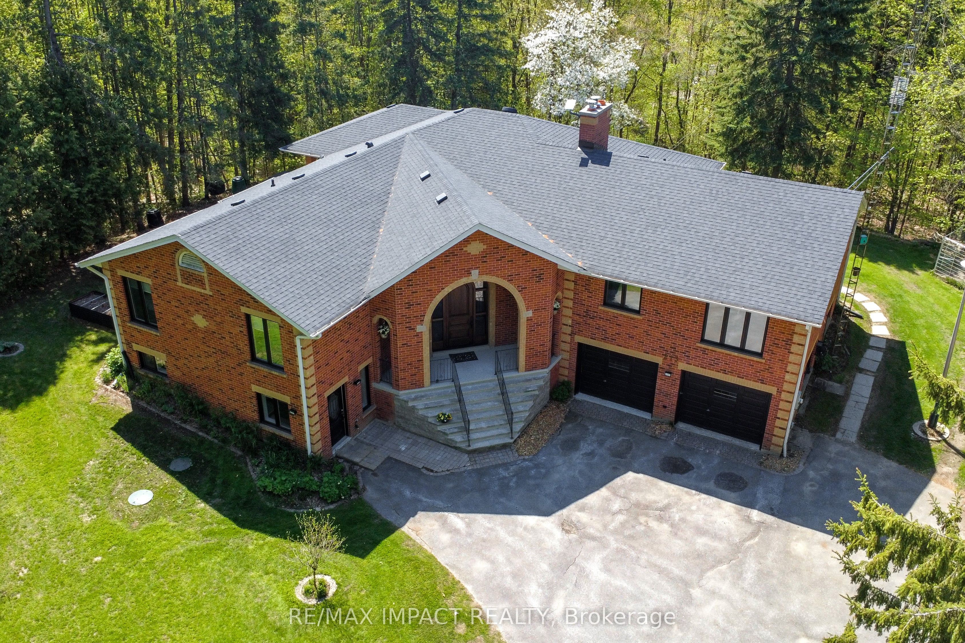 215 Raglan Road W