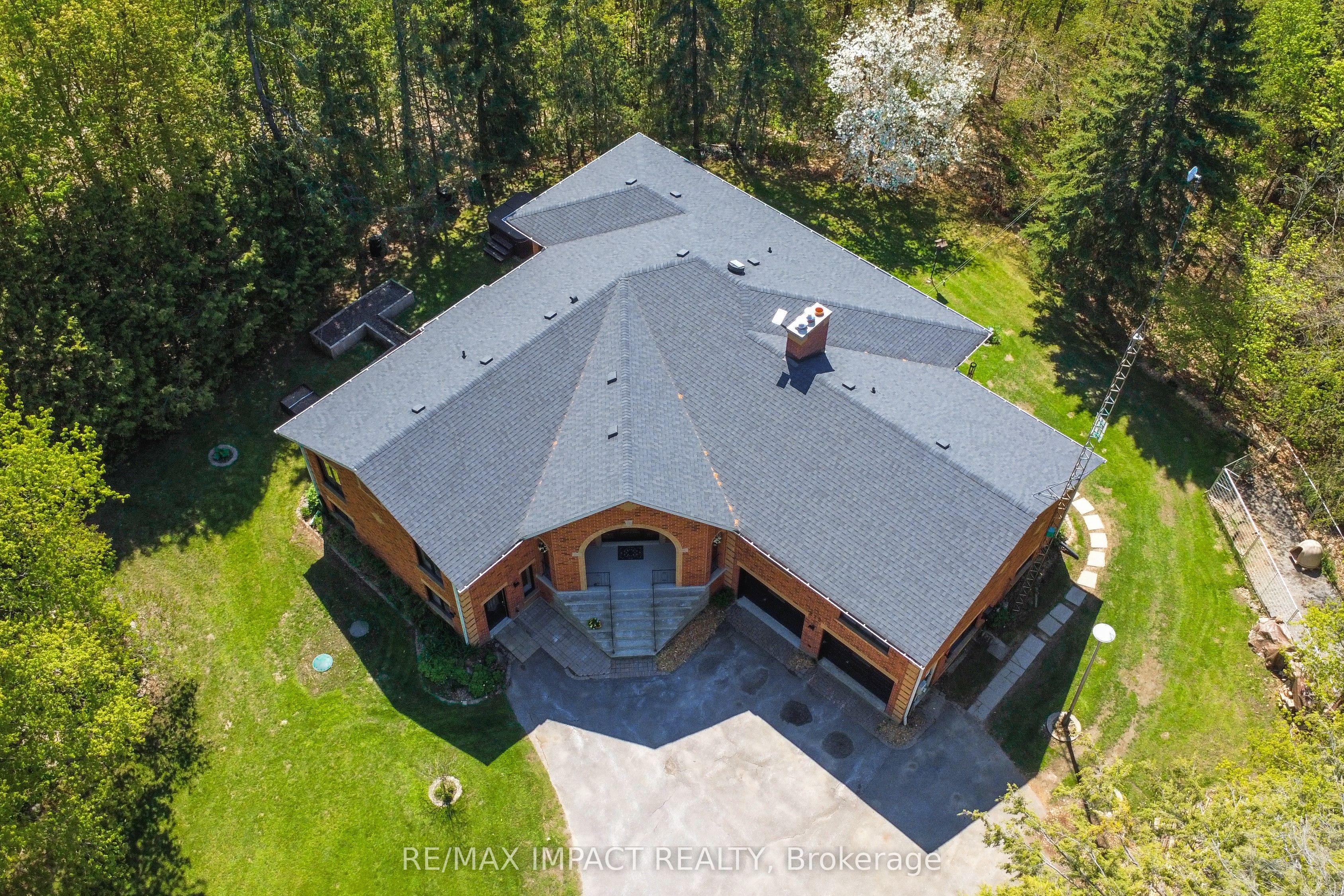 215 Raglan Road W