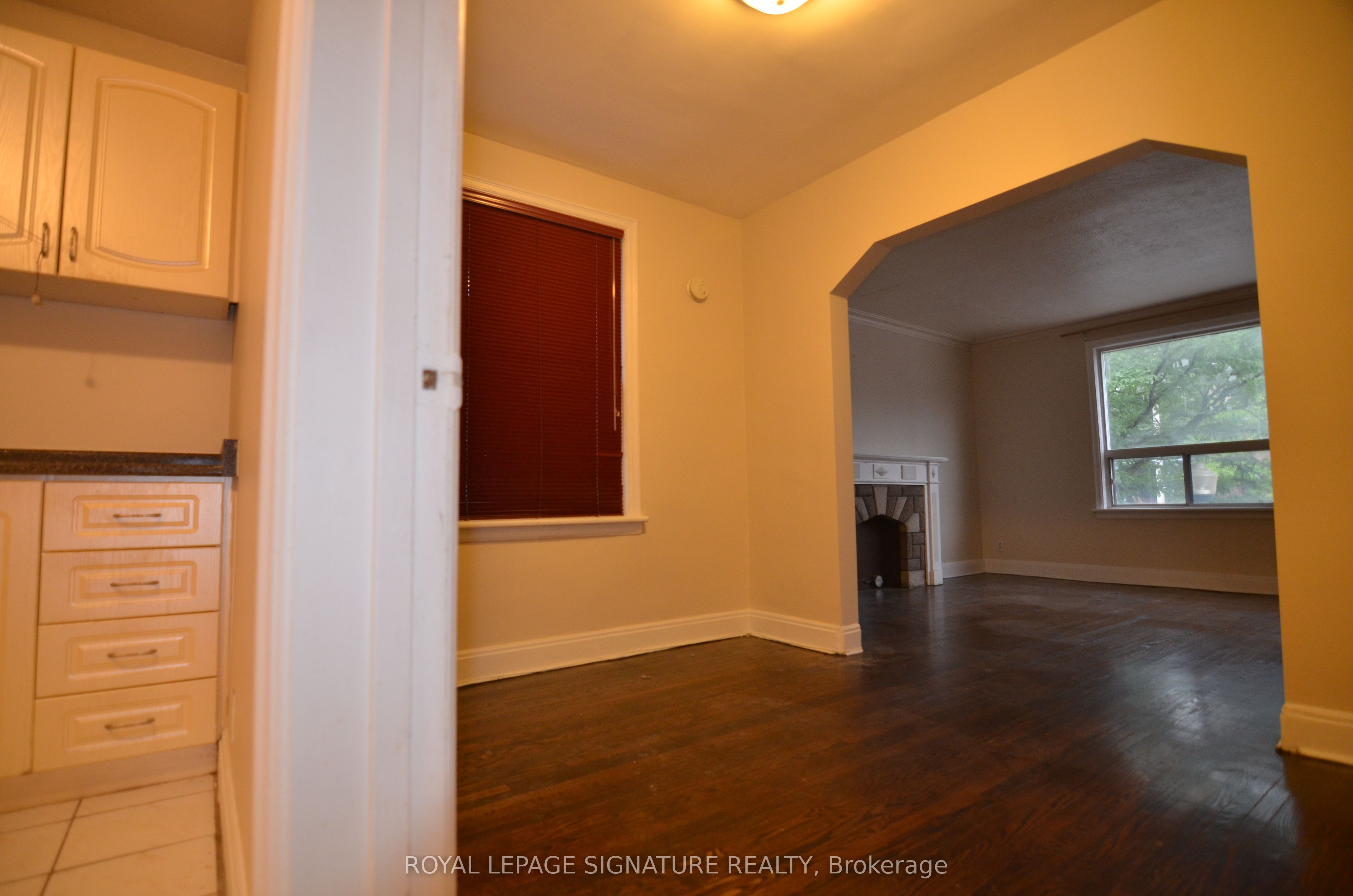 997 Eglinton Avenue W