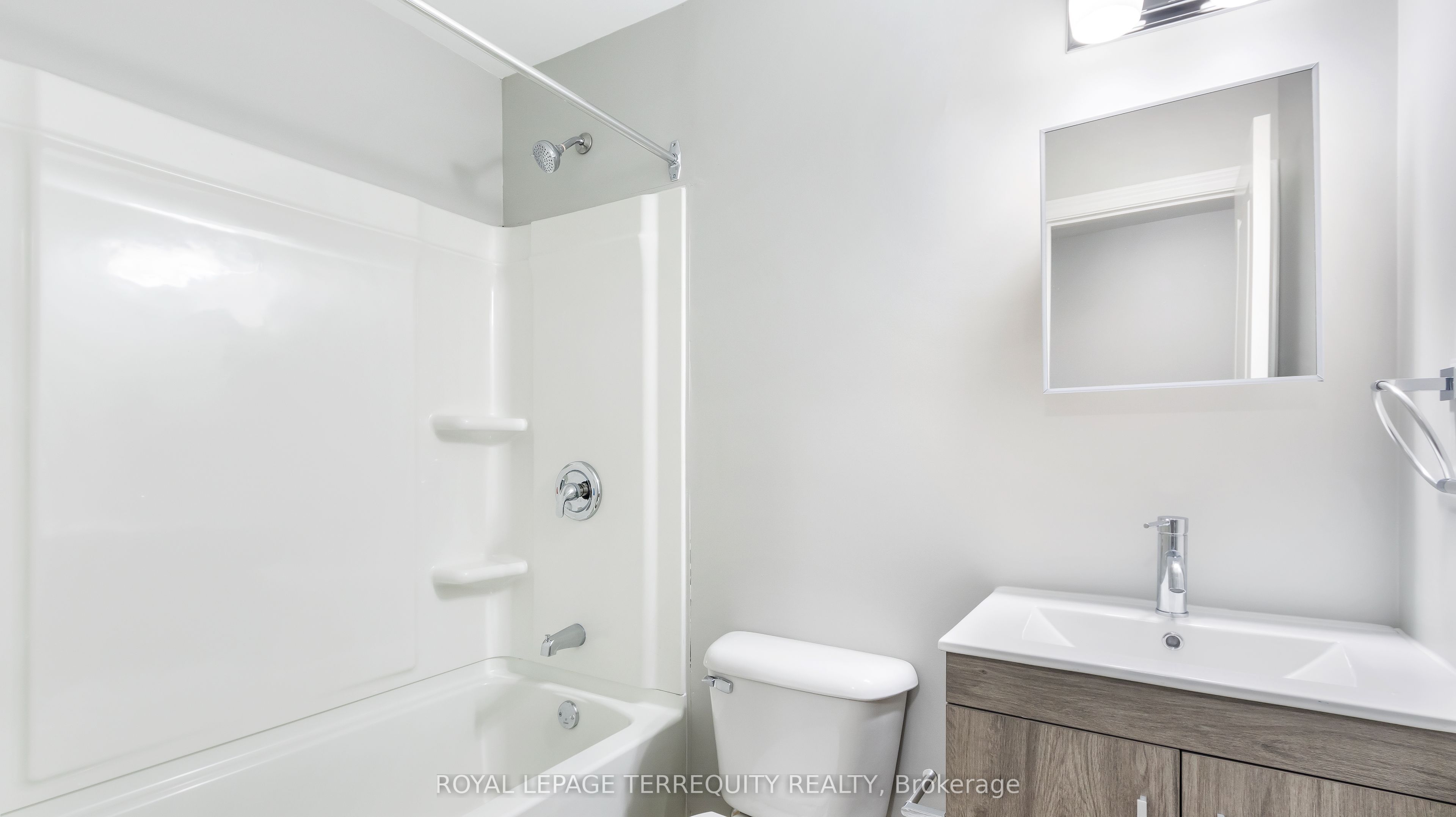 646 Lansdowne Avenue 4