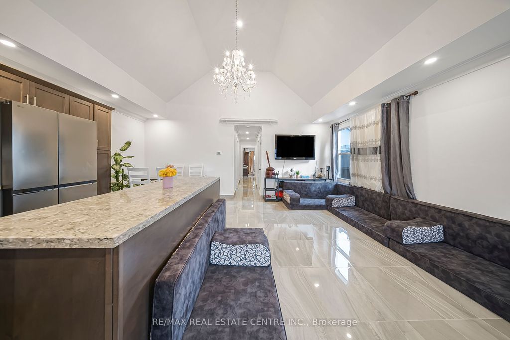 Photo of 118 Cope Street, Hamilton, ON L8H 5B4 (MLS # X12820522)