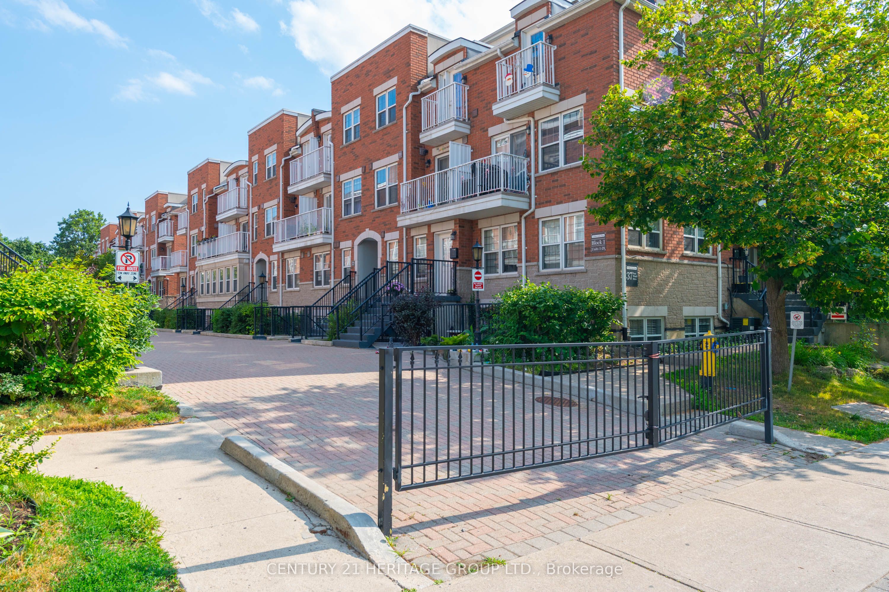 Photo 1 of 29 — 37 Four Winds Drive 24, Toronto, ON M3J 1K7