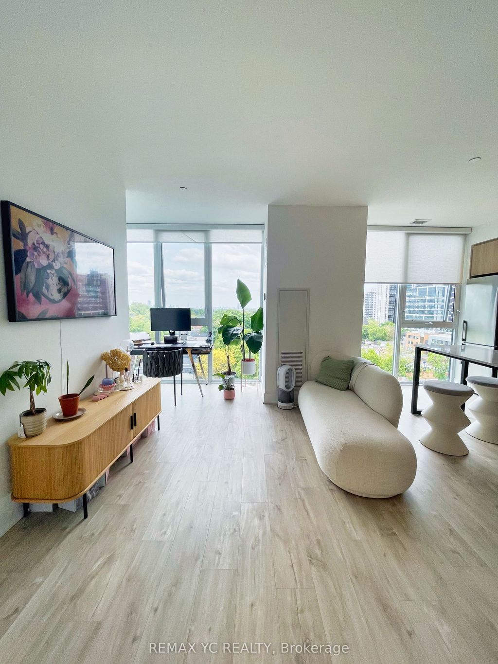 Photo of 1 Belsize Drive #801, Toronto, ON M4S 0B9 (MLS # C12921470)