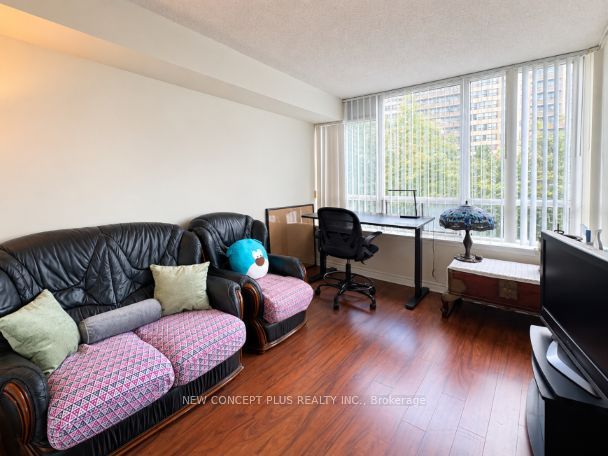 Photo of 91 Townsgate Drive #506, Vaughan, ON L4J 8E8 (MLS # N13750308)