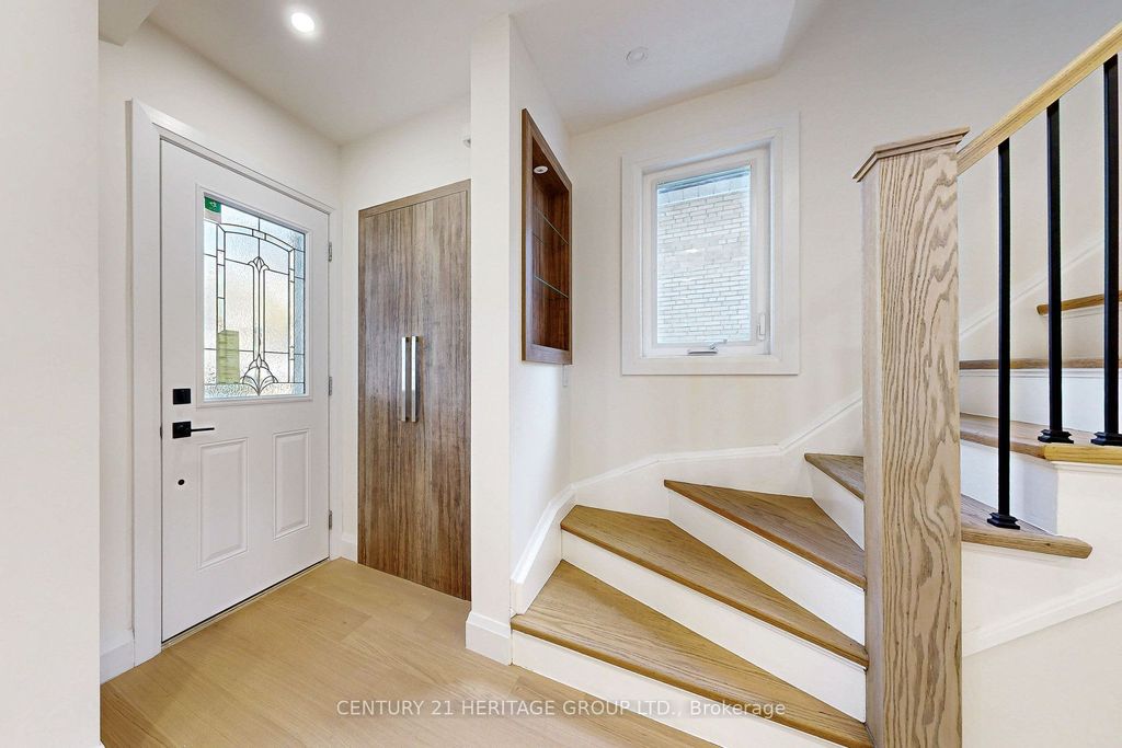 Photo of 547 Melrose Avenue, Toronto, ON M5M 2A4 (MLS # C12527072)