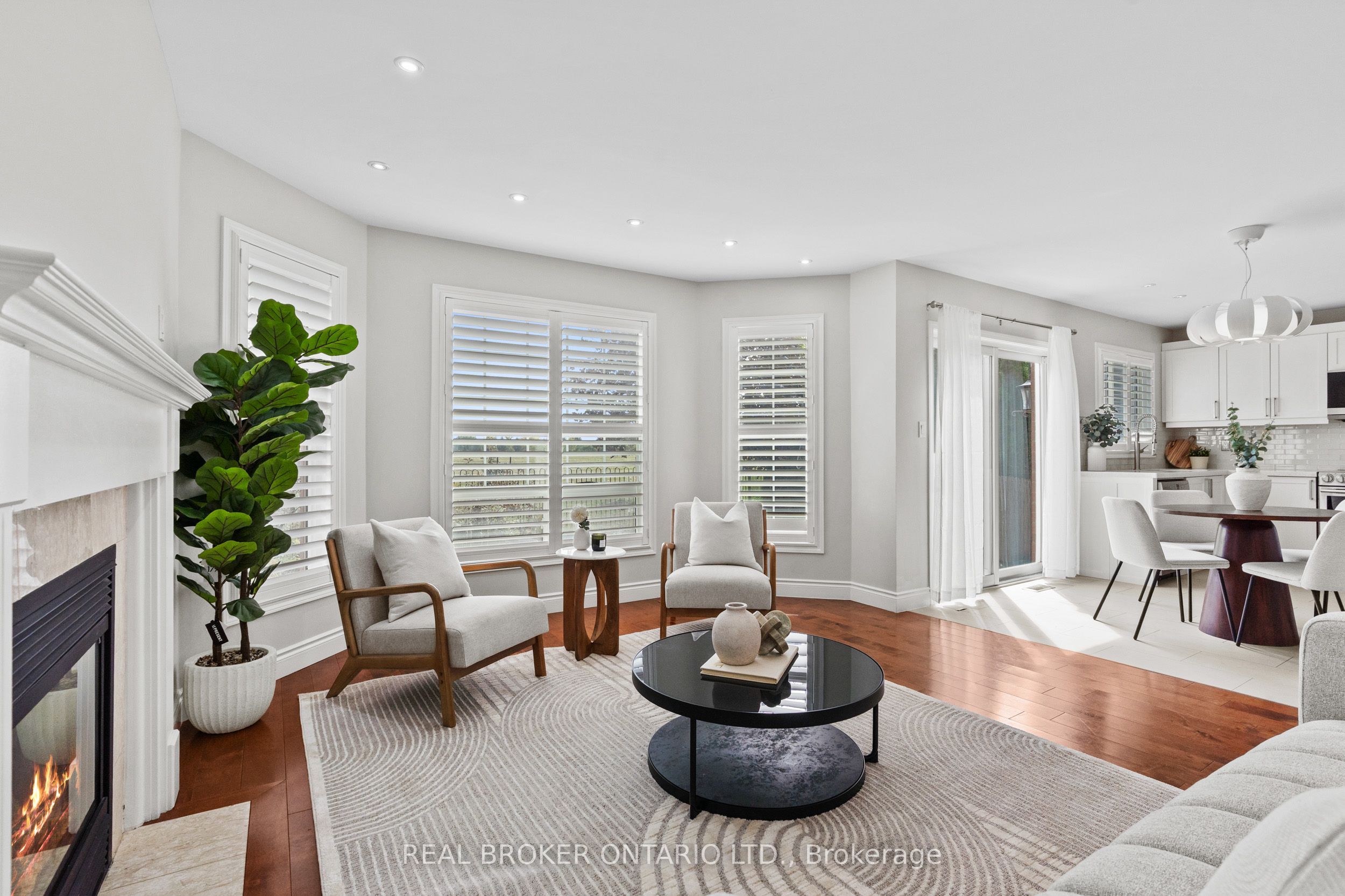2349 Falkland Crescent
