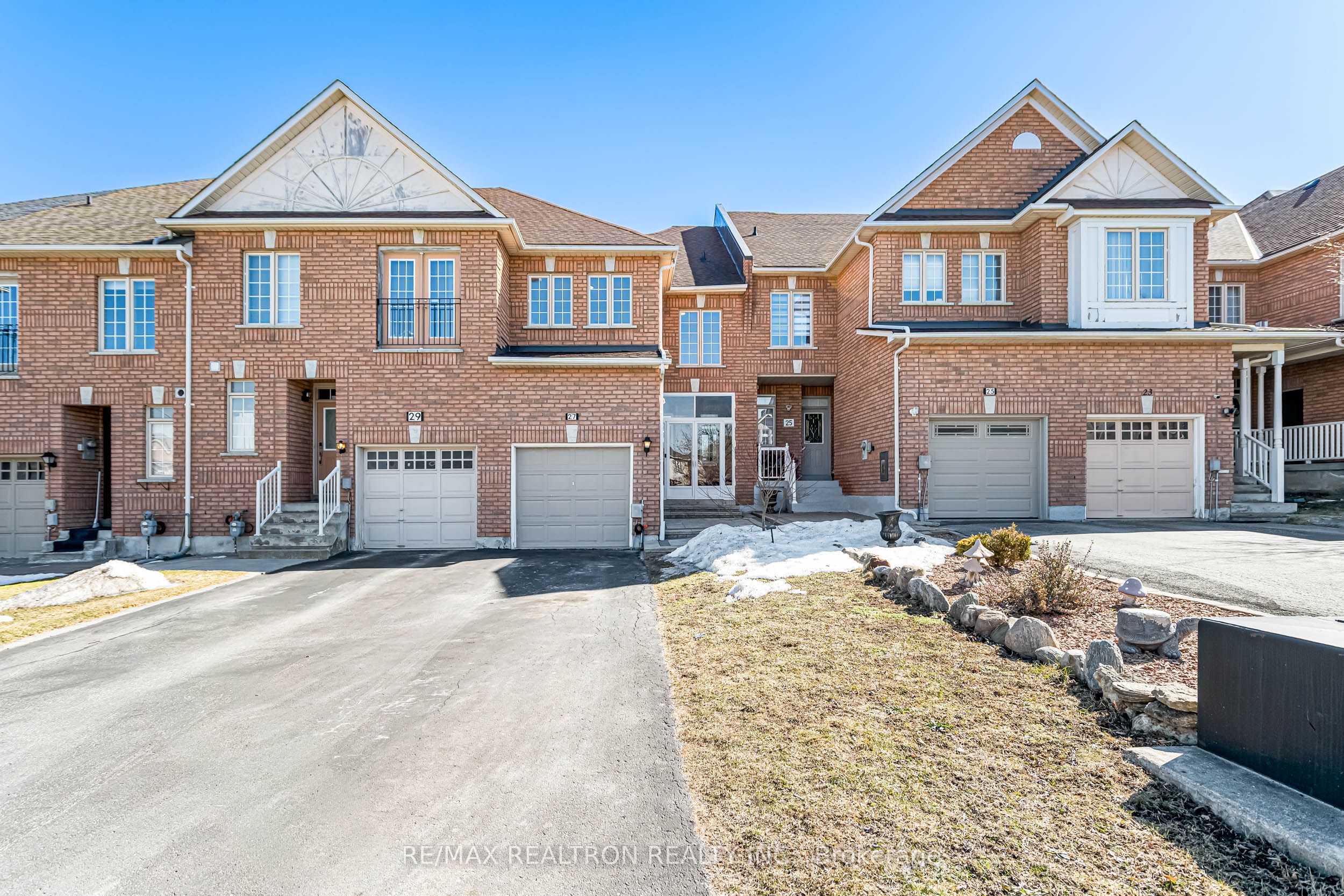 27 Copperstone Crescent