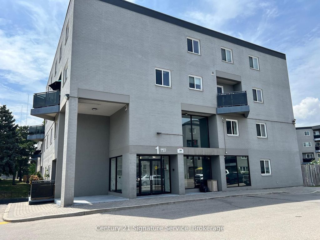 Photo of 2001 Bonnymede Drive #15, Mississauga, ON L5J 4H8 (MLS # W13044196)