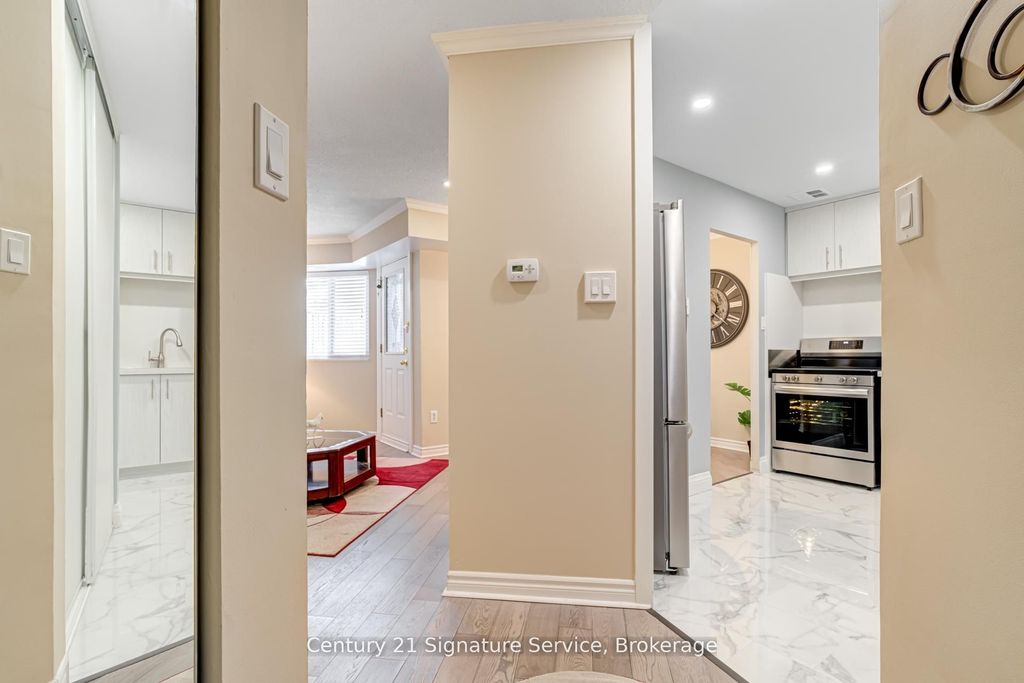 Photo of 2001 Bonnymede Drive #15, Mississauga, ON L5J 4H8 (MLS # W13044196)