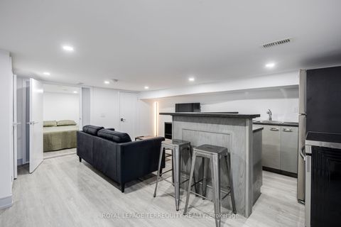 668 Indian Road Bsmt Toronto ON M6P 2C9