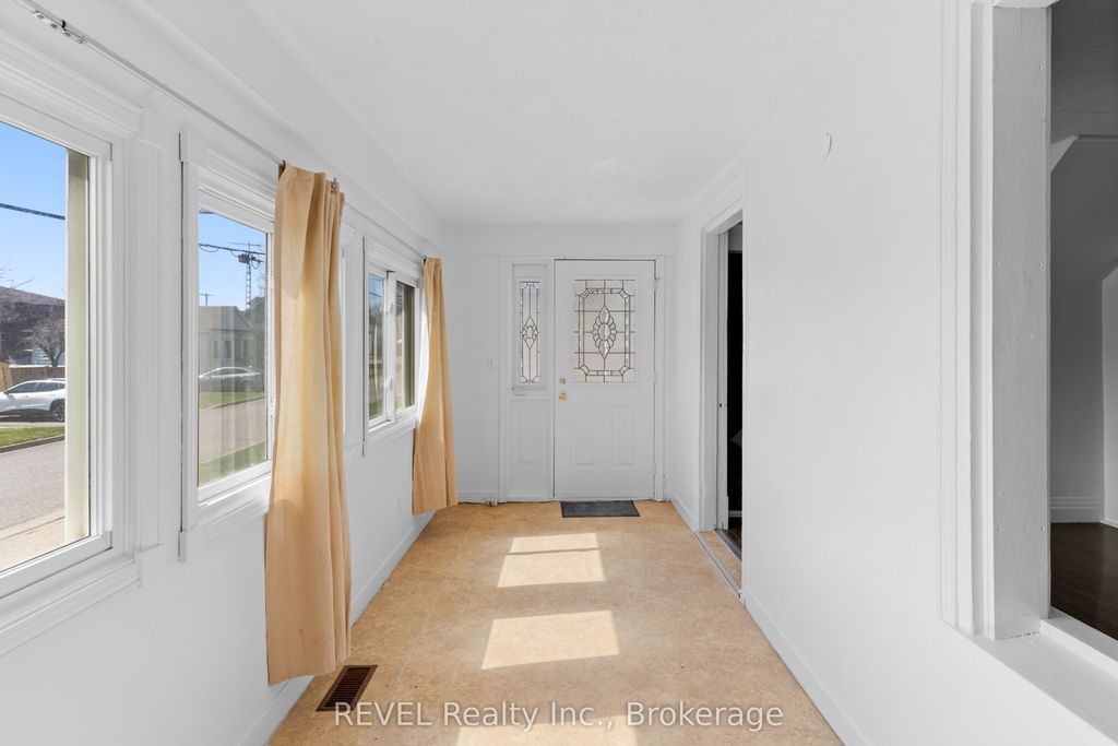 Photo of 24 Lyndon Street W, Thorold, ON L2V 3J7 (MLS # X12962322)