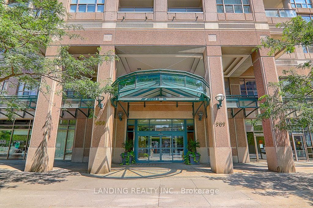 Photo of 909 Bay Street #716, Toronto, ON M5S 3G2 (MLS # C12442061)