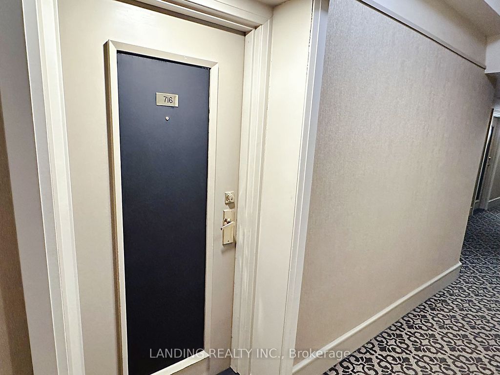 Photo of 909 Bay Street #716, Toronto, ON M5S 3G2 (MLS # C12442061)