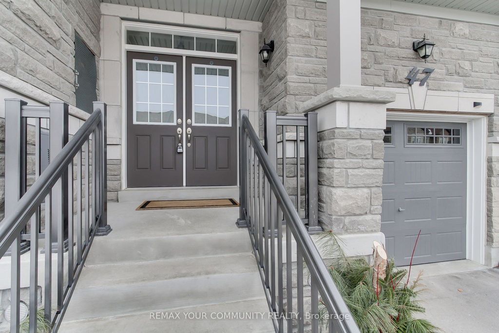 Photo of 47 Blackwell Crescent, Bradford West Gwillimbury, ON L3Z 4L3 (MLS # N12848582)