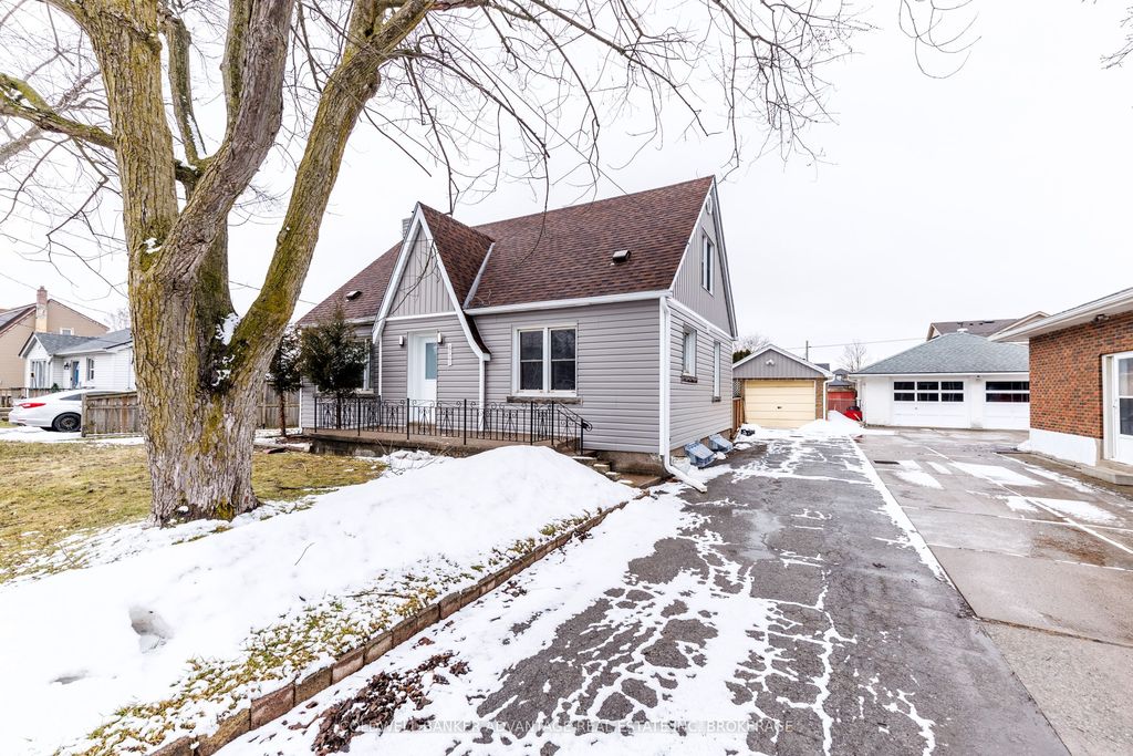 Photo of 457 Southworth Street S, Welland, ON L3B 2A1 (MLS # X12823108)