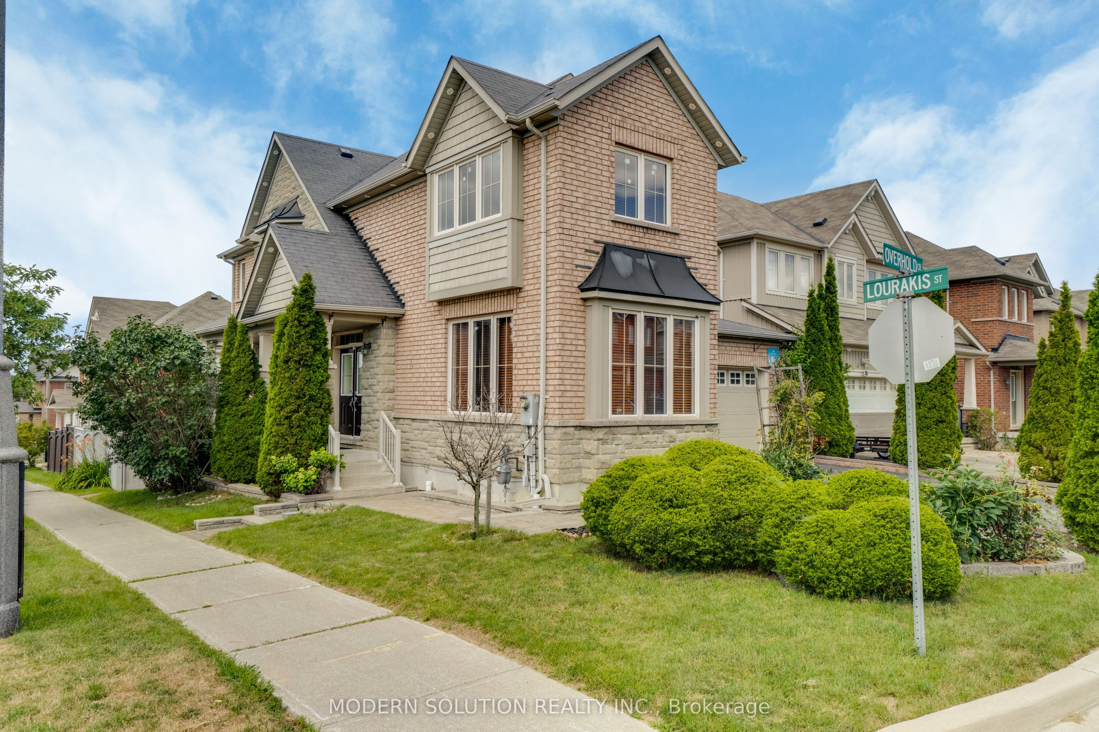 4 Overhold Crescent