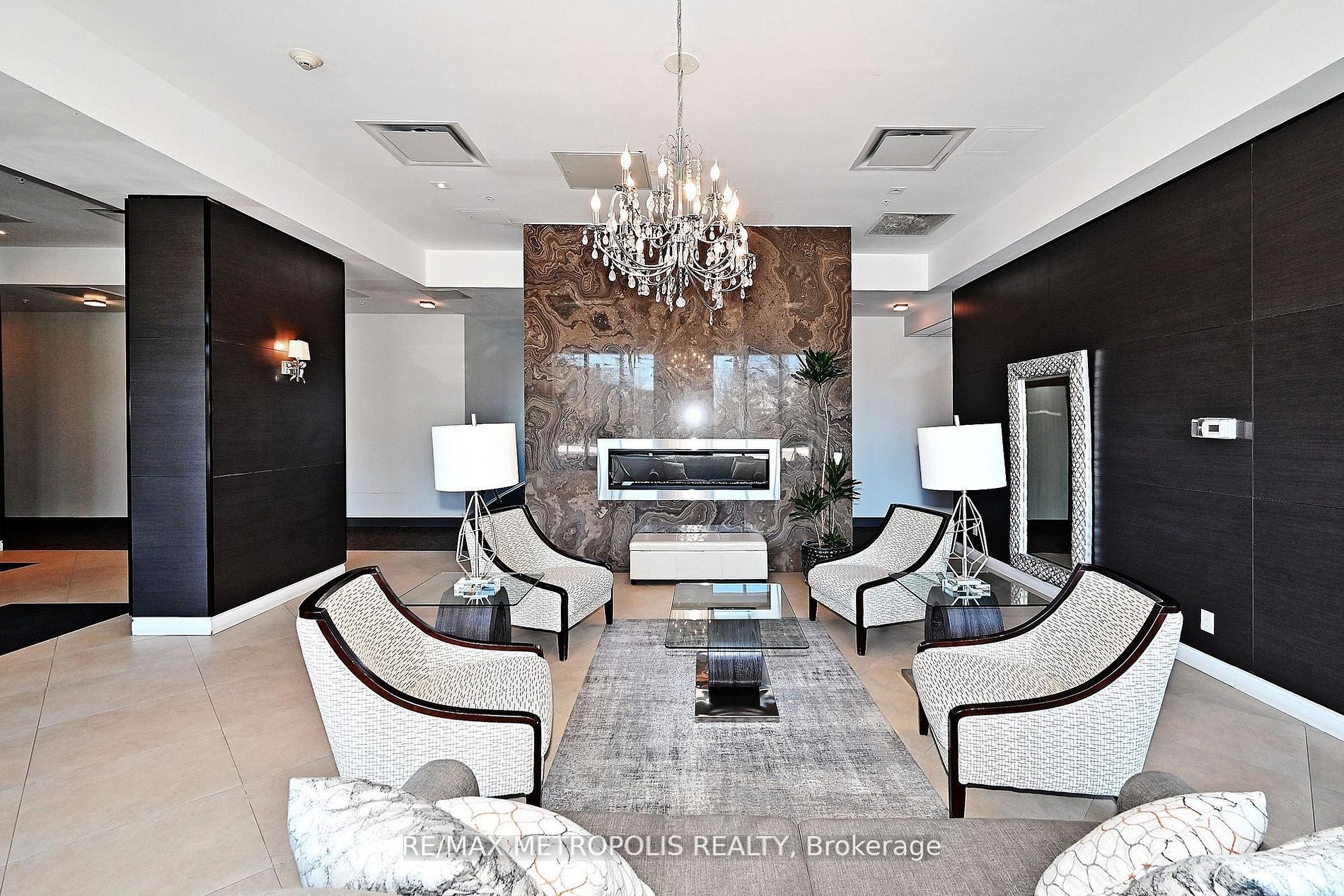 11611 Yonge Street 809