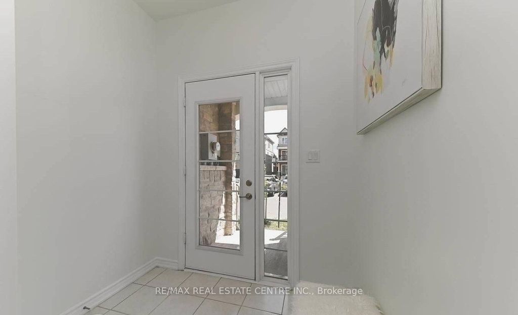 Photo of 137 Borers Creek cir Circle, Hamilton, ON L8B 1W3 (MLS # X12587452)