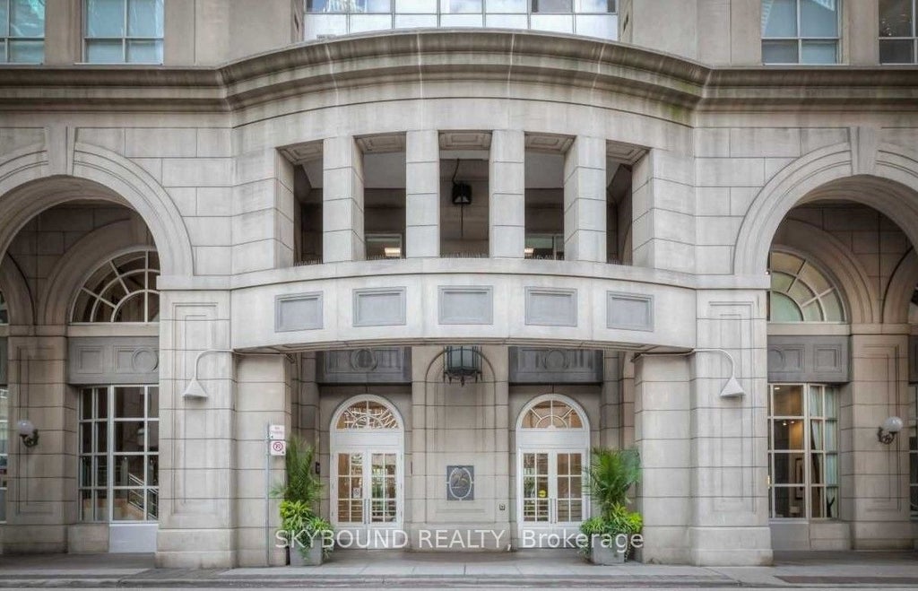 Photo of 25 The Esplanade N/A #2206, Toronto, ON M5E 1W5 (MLS # C13657418)