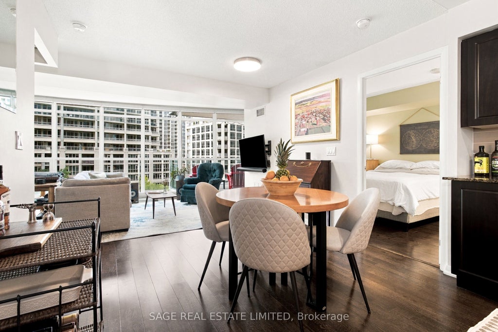 Photo of 209 Fort York Boulevard #579, Toronto, ON M5V 4A1 (MLS # C13843224)