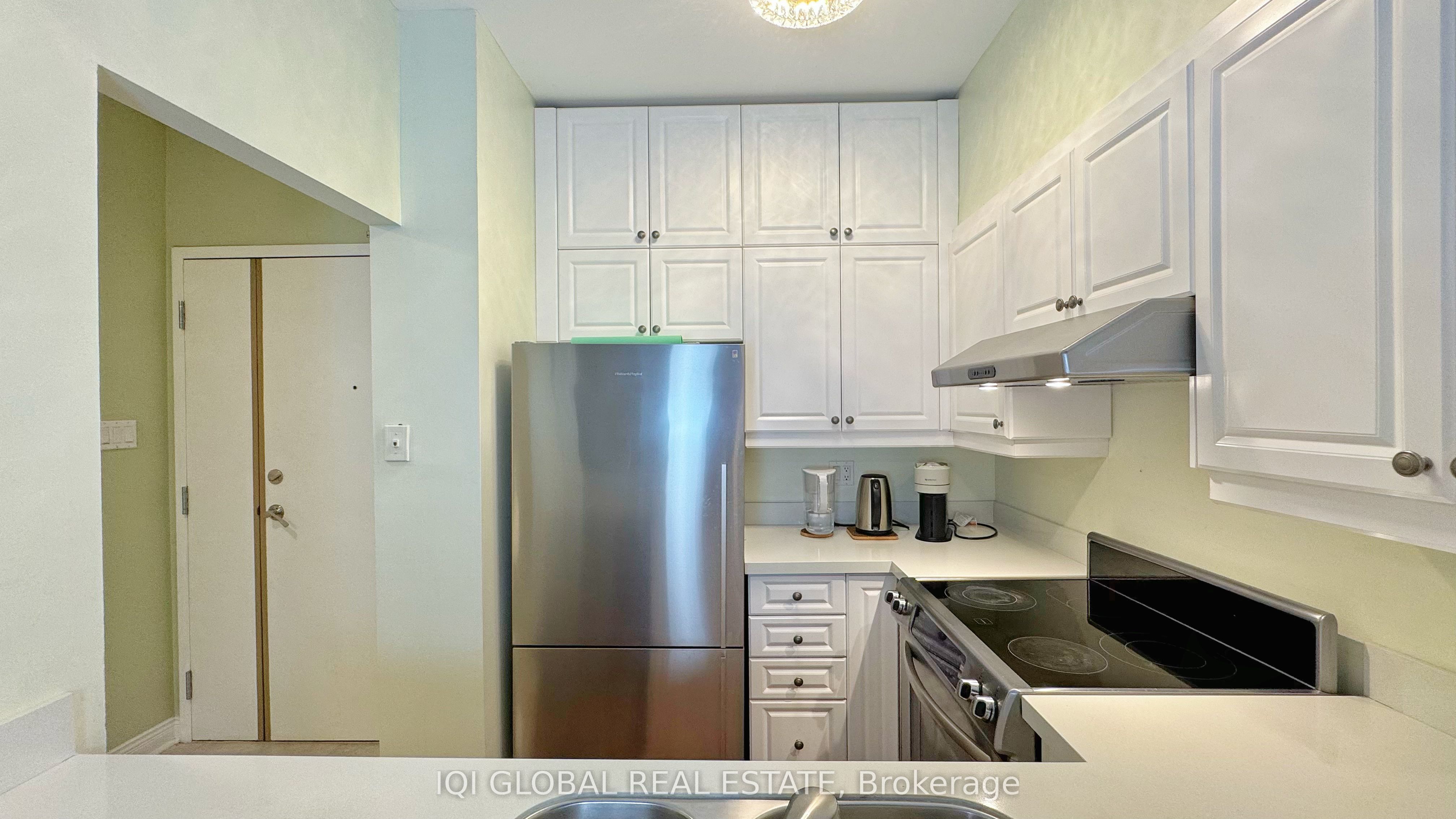 2511 Lakeshore Road W 109