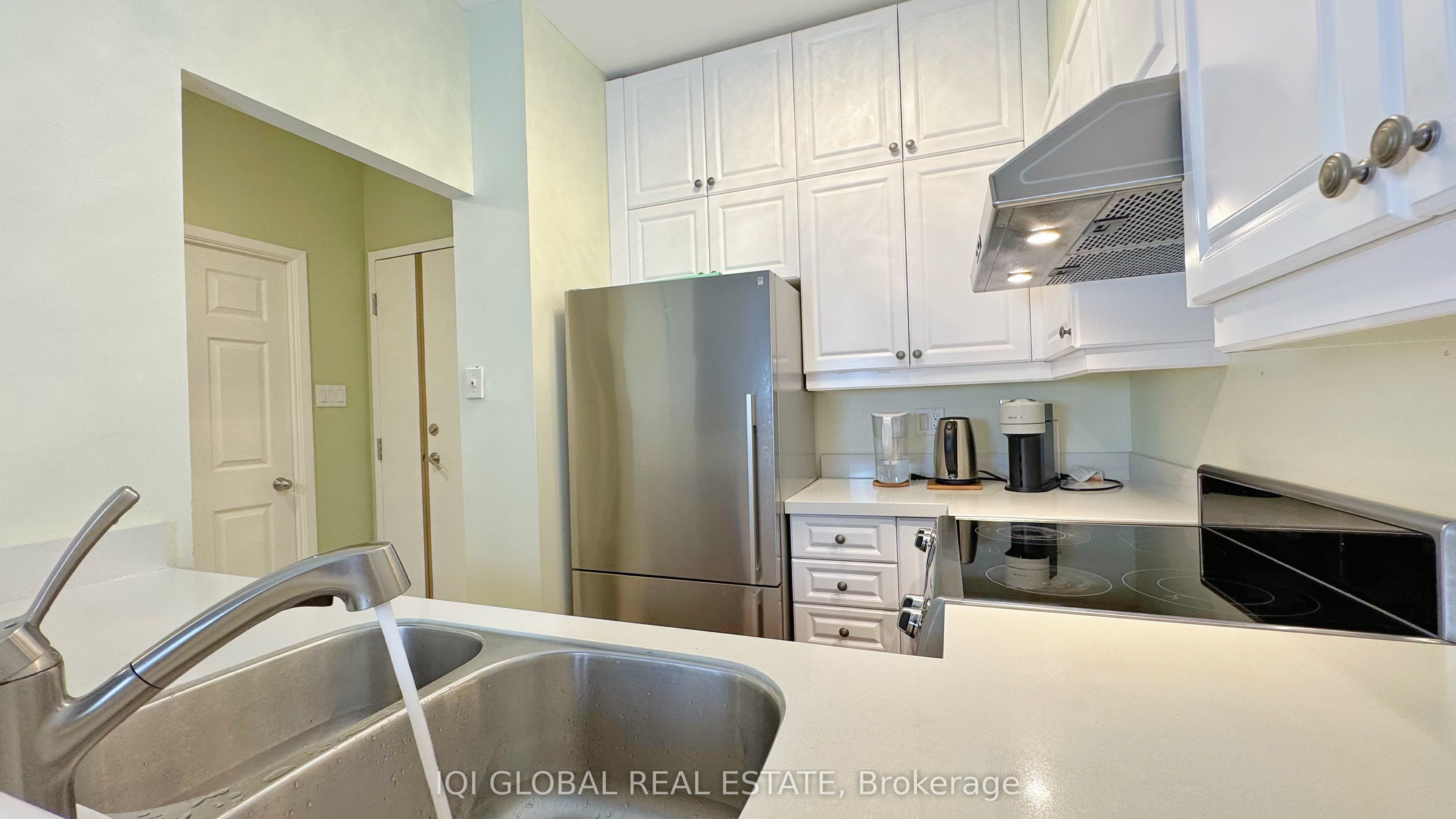 2511 Lakeshore Road W 109