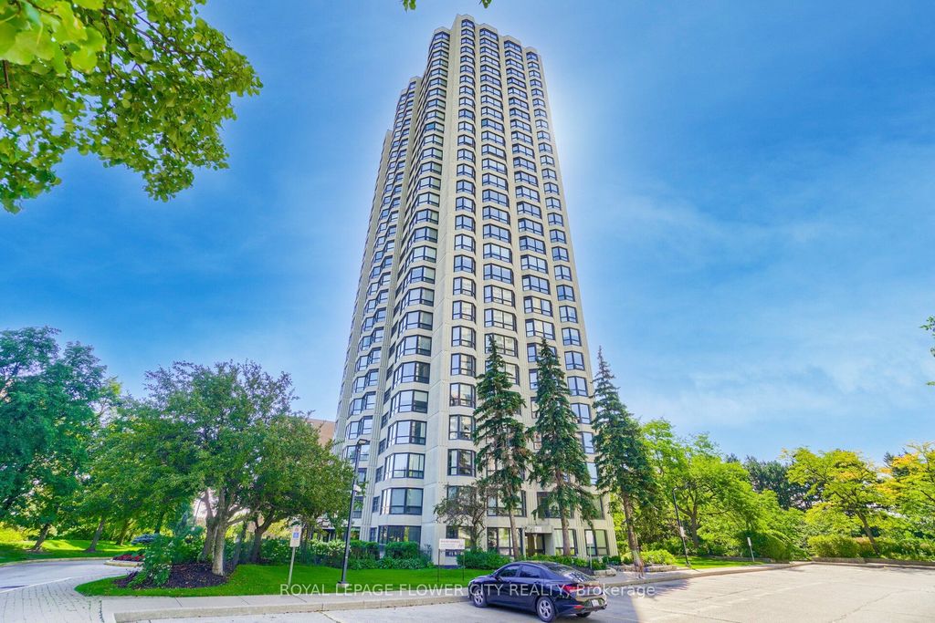 Photo of 8 Lisa Street, Brampton, ON L6T 4S6 (MLS # W13465464)