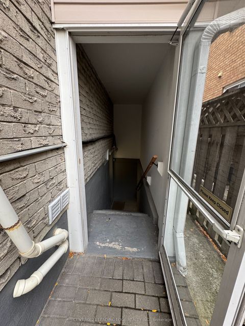 18 COLERAINE Avenue BSMT Markham ON L3S 2L7