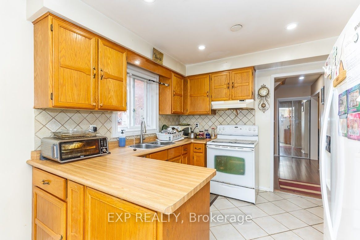 8 Faywood Drive