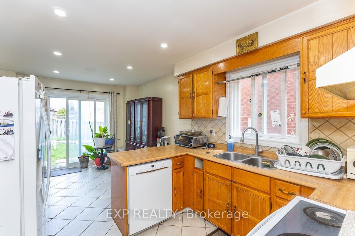 8 Faywood Drive