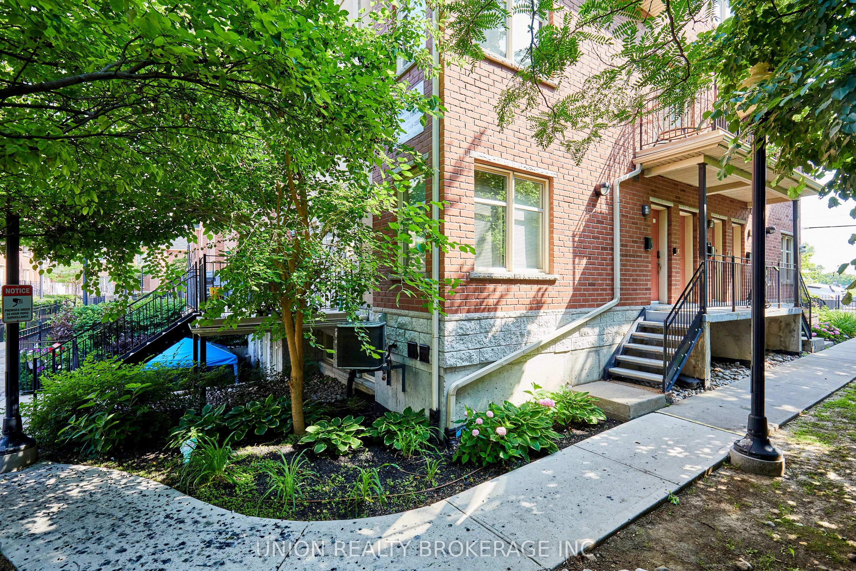 Photo 1 of 40 — 1496 Victoria Park Avenue 256, Toronto, ON M4A 2M6