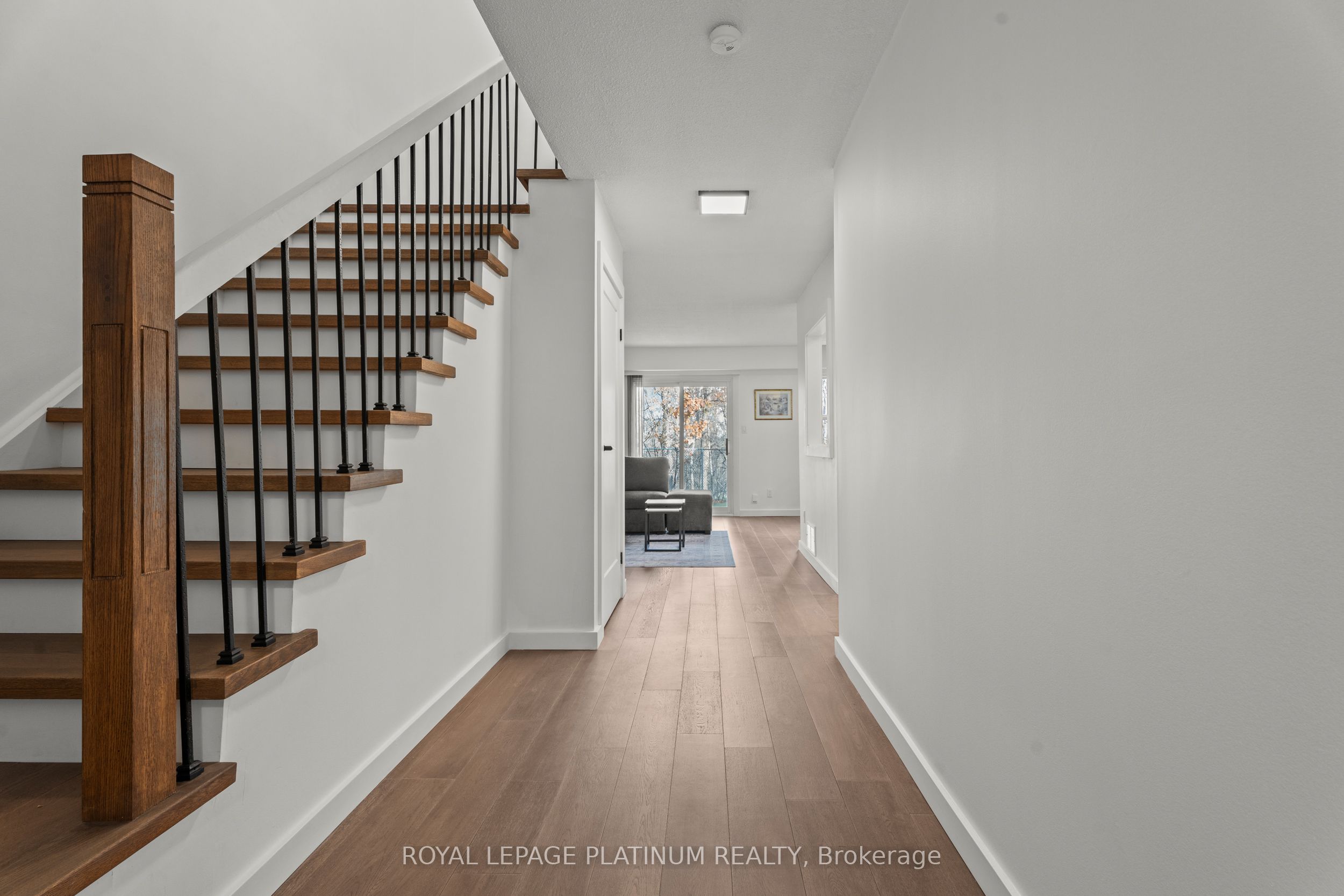 2120 Rathburn Road E 43