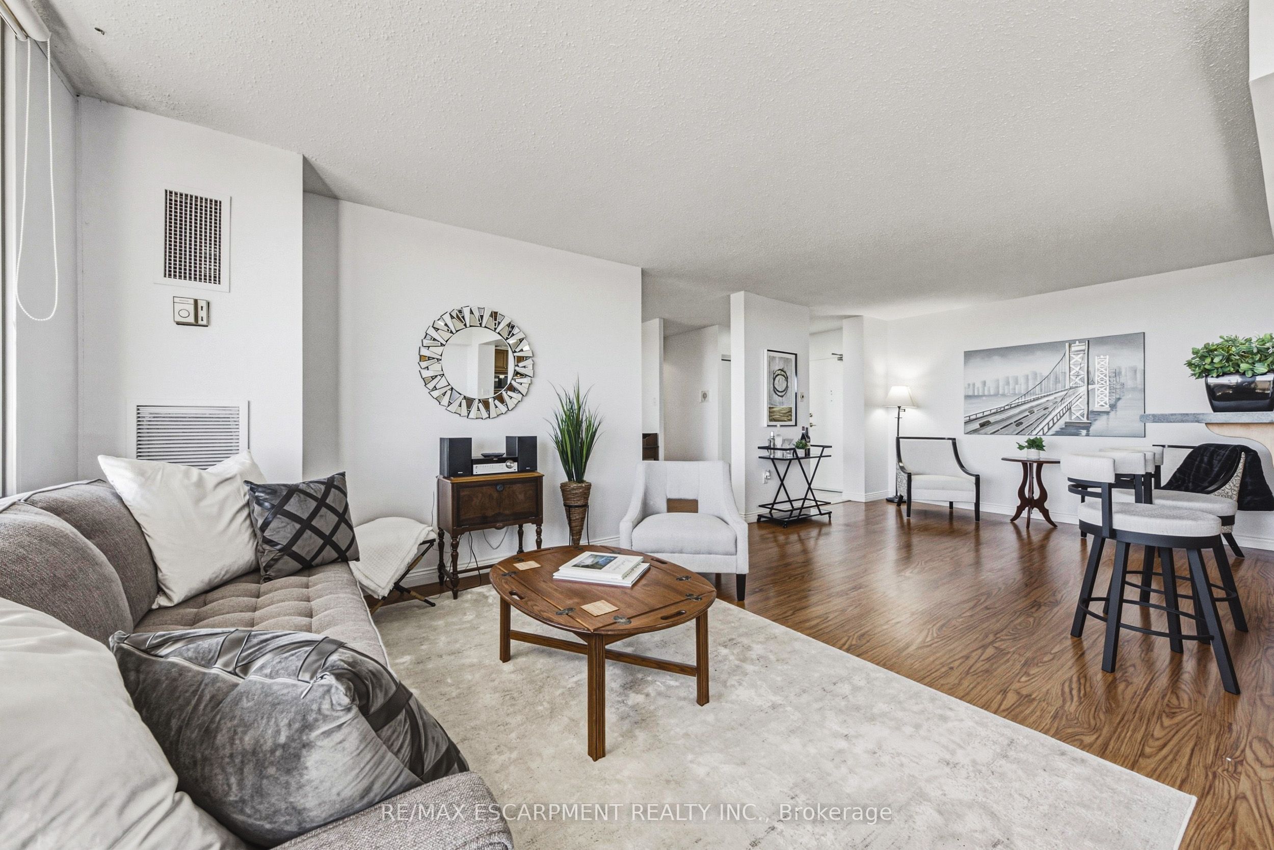 2055 UPPER MIDDLE Road 1105
