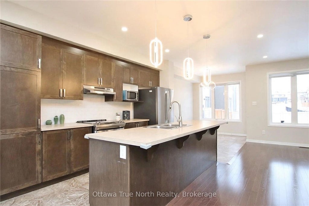 Photo of 647 Gabriola Way, Kanata, ON K2T 0E2 (MLS # X13885454)