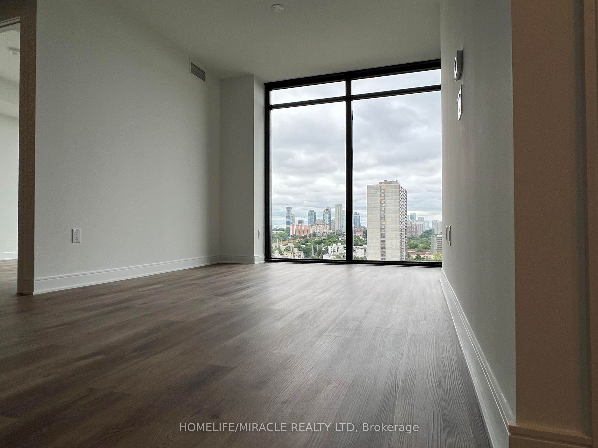 86 Dundas Street E 1603