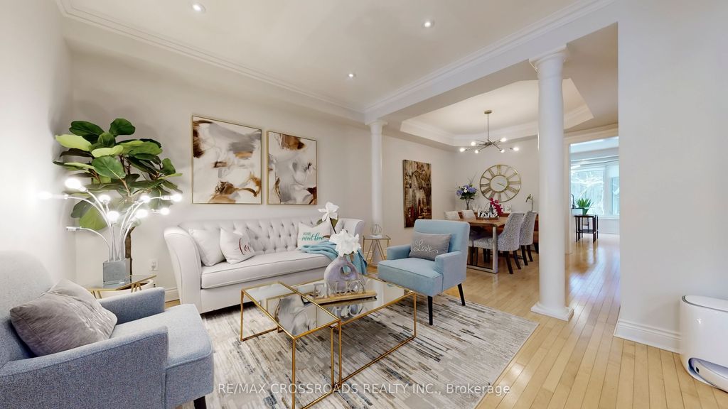 Photo of 93 Westbury Court, Richmond Hill, ON L4S 2L3 (MLS # N12714034)