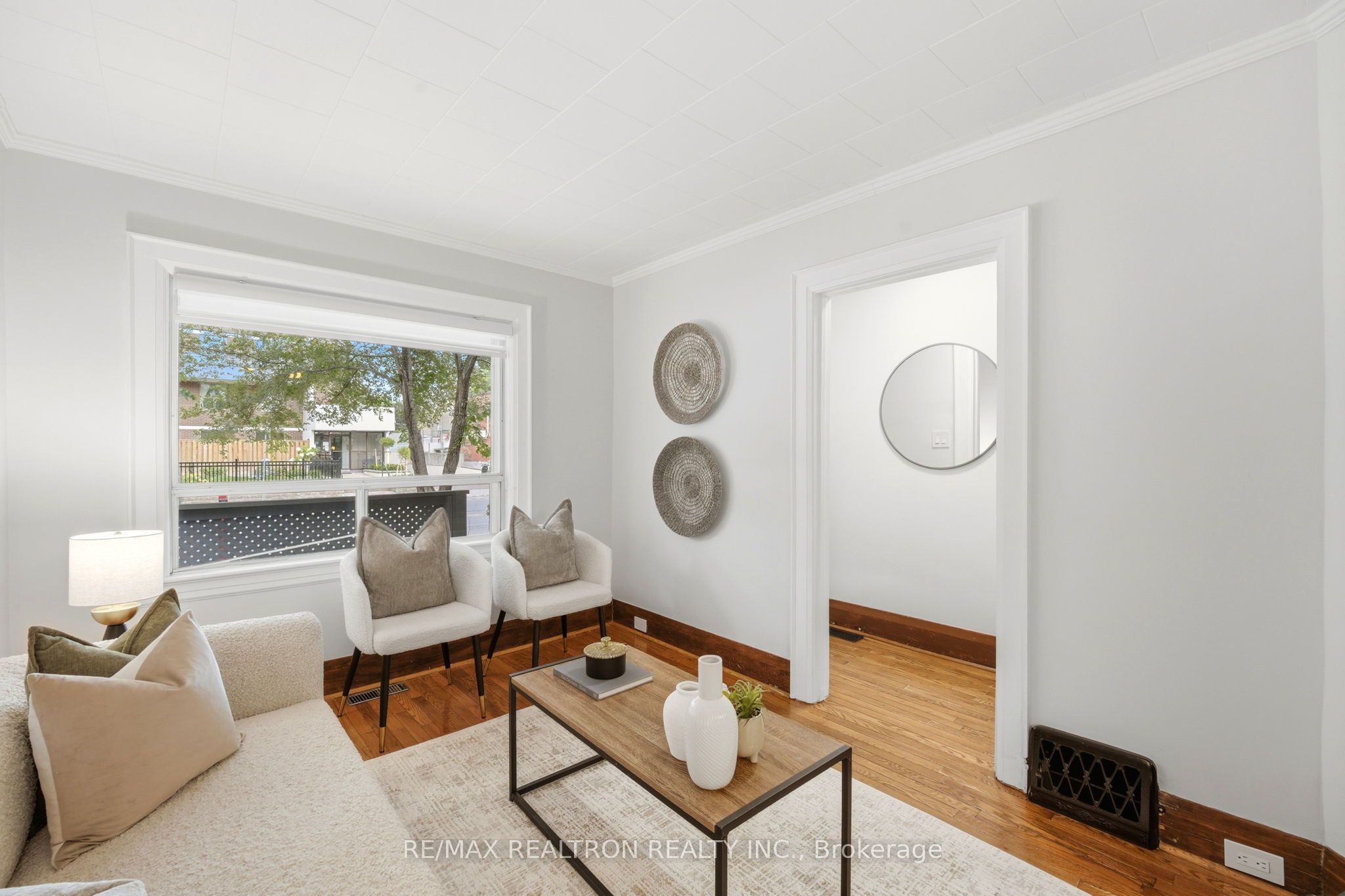 1056 Woodbine Avenue W