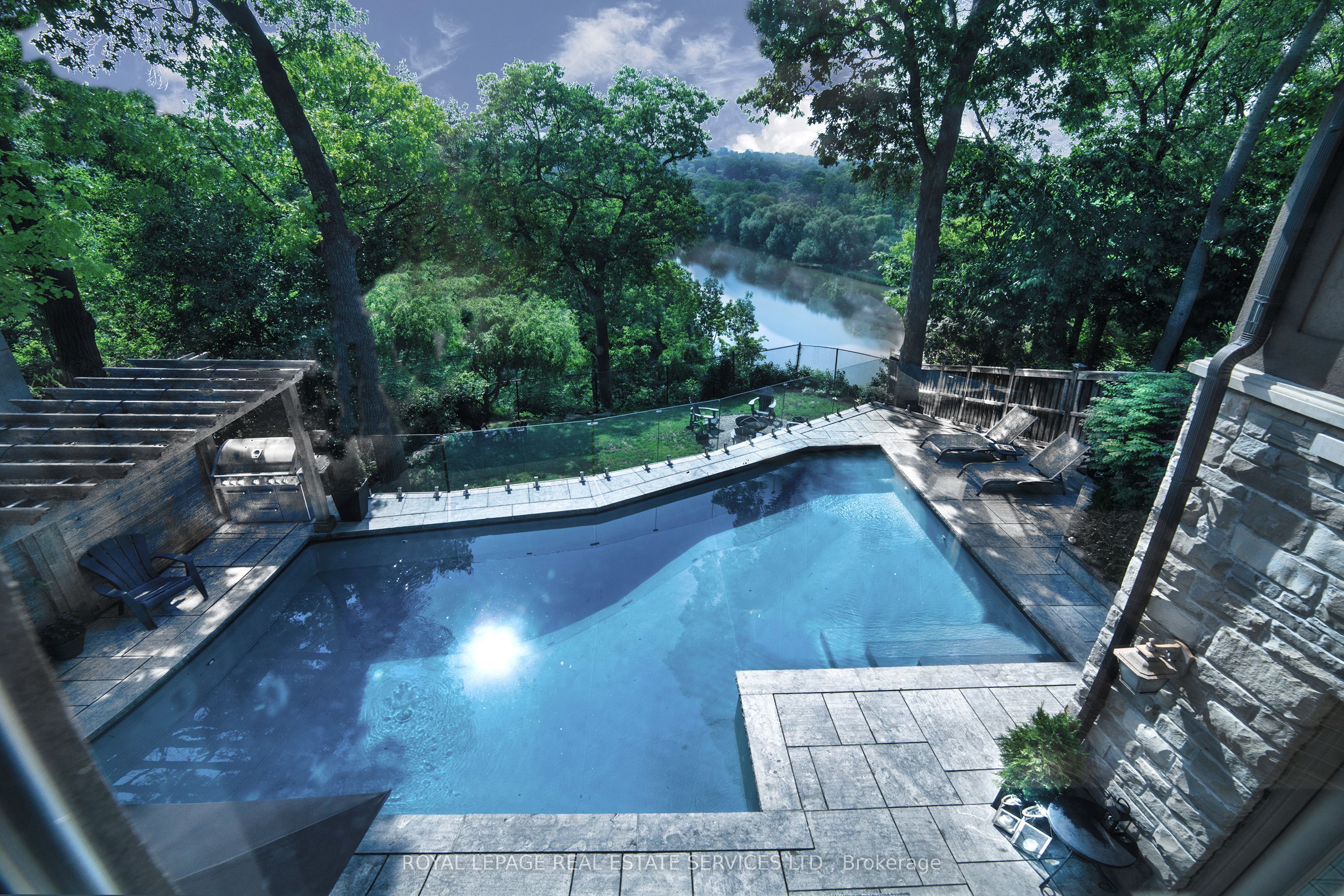 43 Riverside Crescent