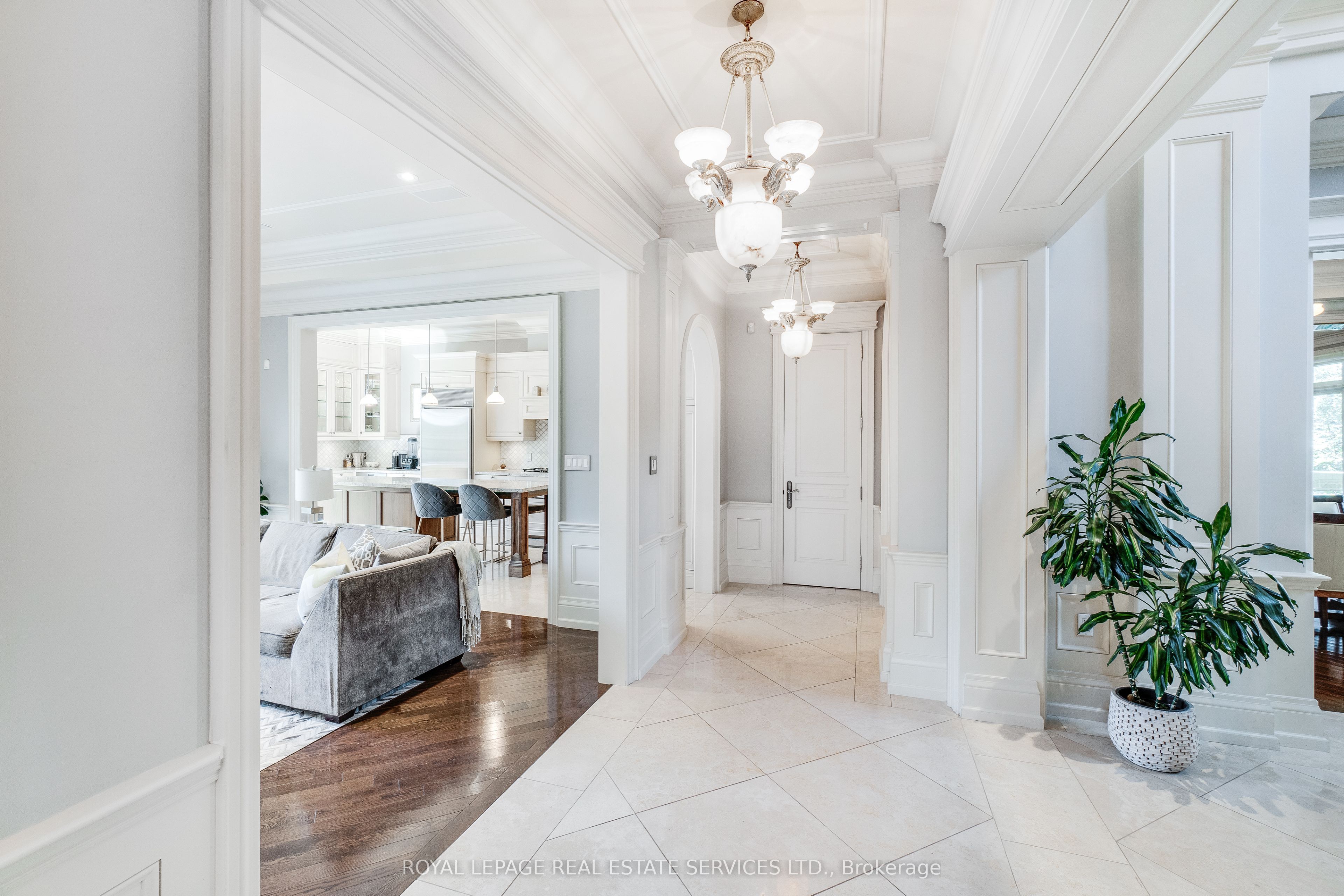 43 Riverside Crescent