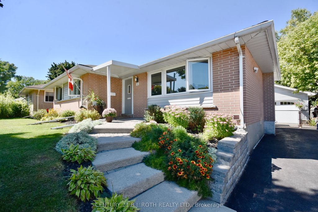 Photo of 72 ROSE Street, Barrie, ON L4M 2T2 (MLS # S13077560)