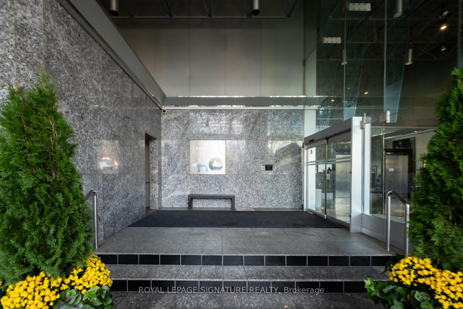 110 Bloor Street W 1201