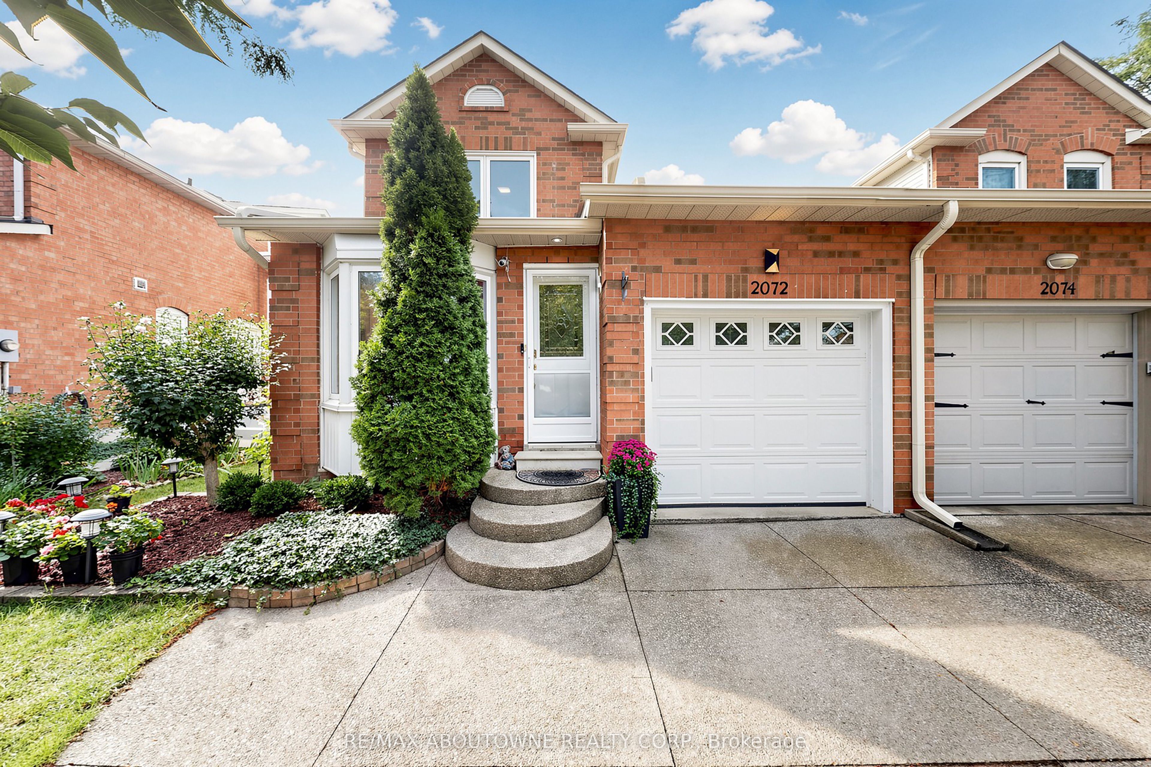 2072 Glenada Crescent