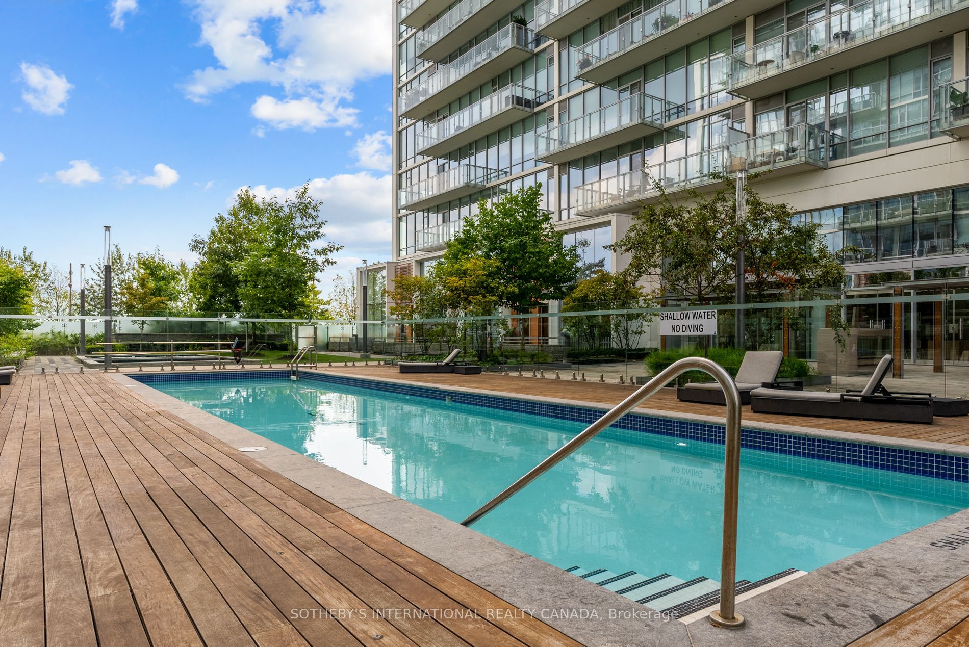 29 Queens Quay N/A E TH 114