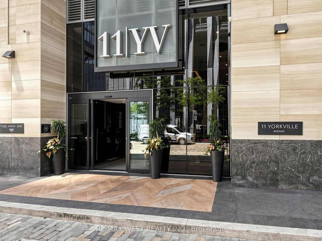Photo of 11 Yorkville Avenue #1709, Toronto, ON M4W 0B7 (MLS # C14118996)