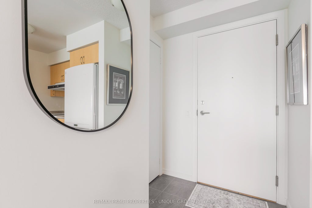 Photo of 61 Heintzman Street #908, Toronto, ON M6P 5A2 (MLS # W13437572)