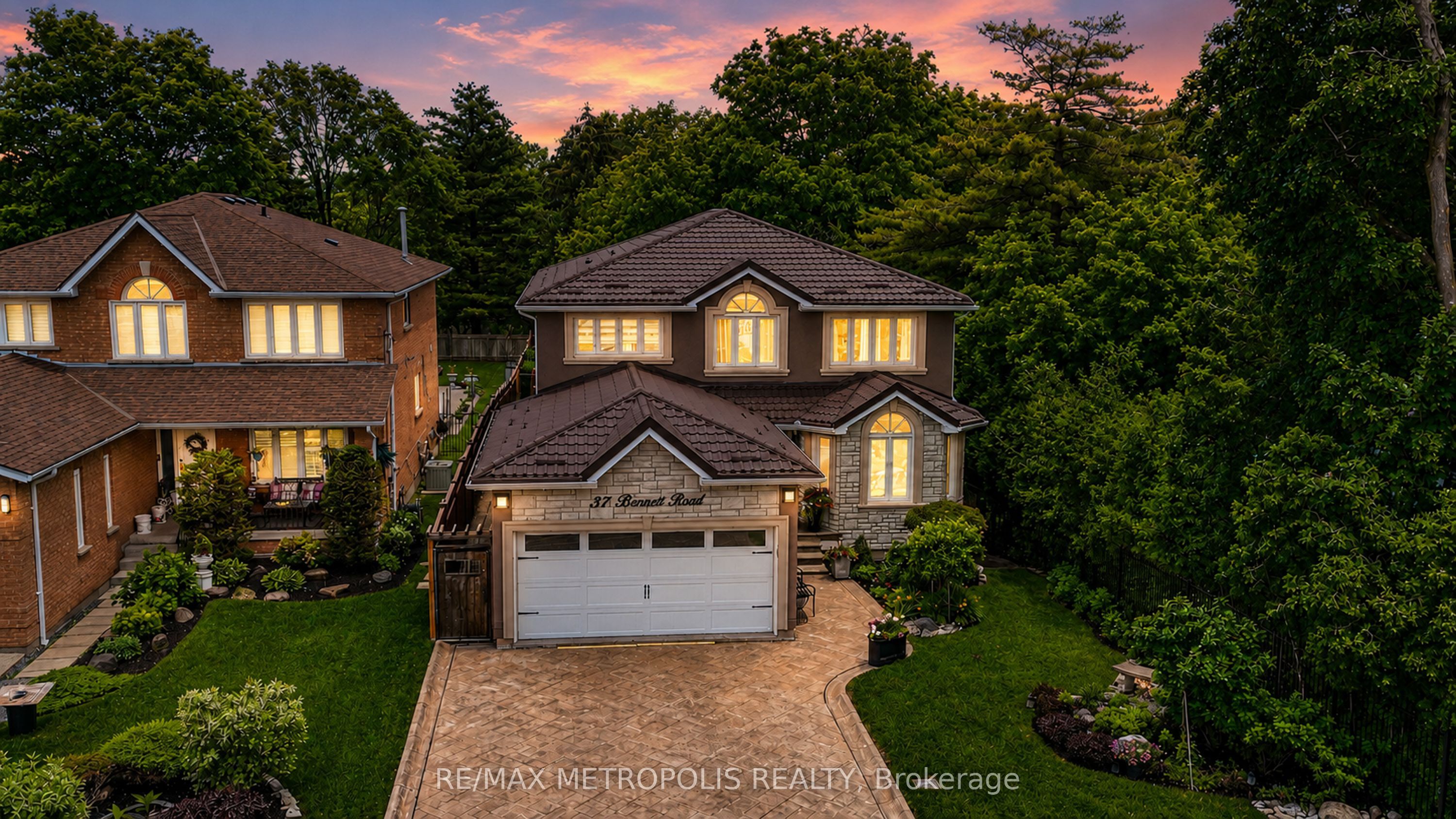 Photo 1 of 45 — 37 Bennett Road, Toronto, ON M1E 3Y1