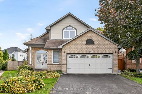 Photo of 27 SURREY Drive, Hamilton, ON L9K 1L9 (MLS # X12469489)