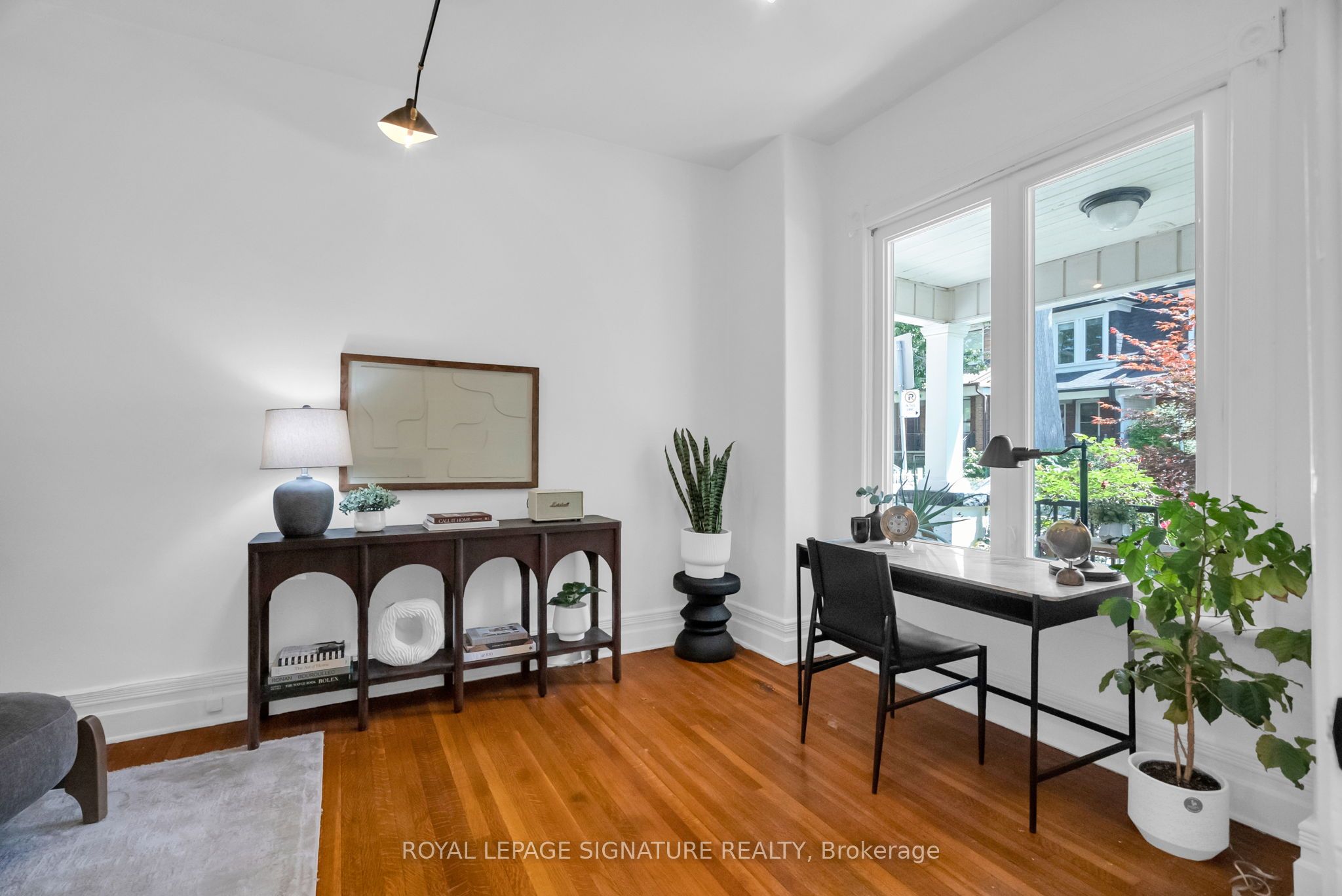 8 Grove Avenue